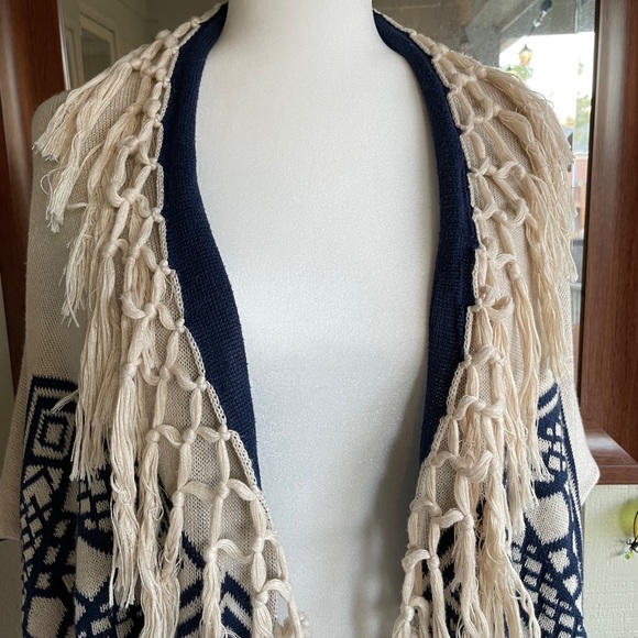 Flying Tomato - Boho Sweater Wrap - Picture 5 of 7